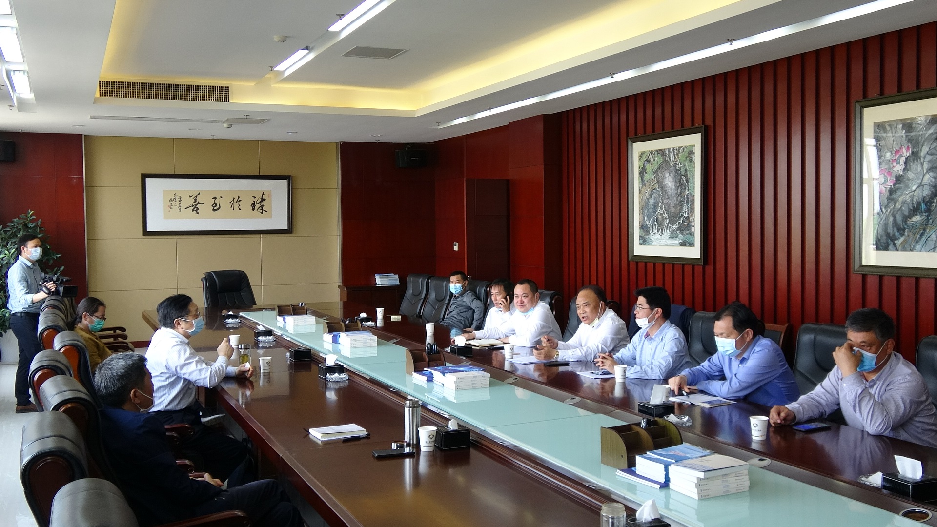 市人大常委會(huì)副主任肖彬一行蒞臨公司調(diào)研